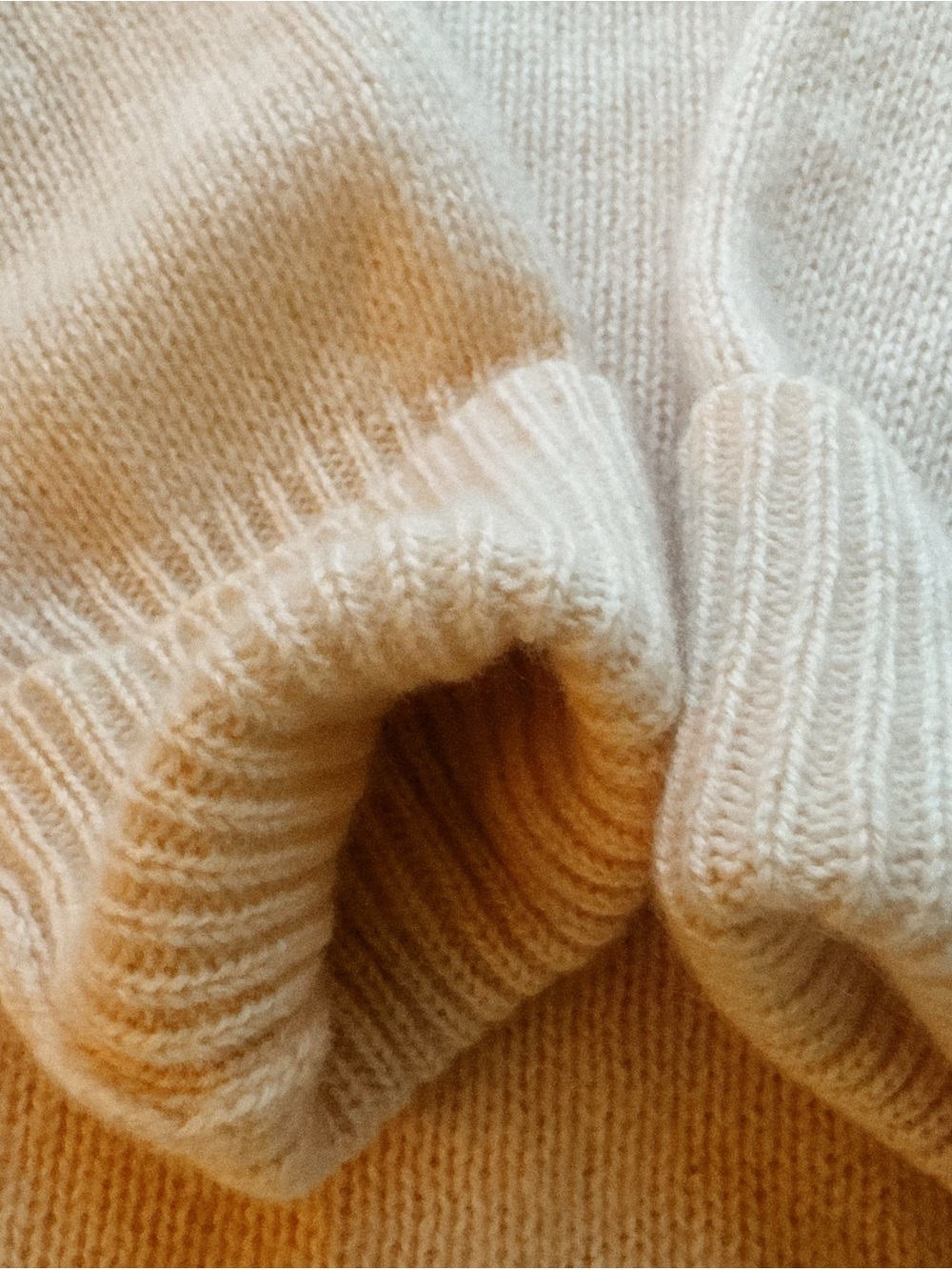 🍮 100% Cashmere • 360Cashmere • Dulce de Leche Cheesecake • Vanilla Cream V-Neck - Picture 6 of 11
